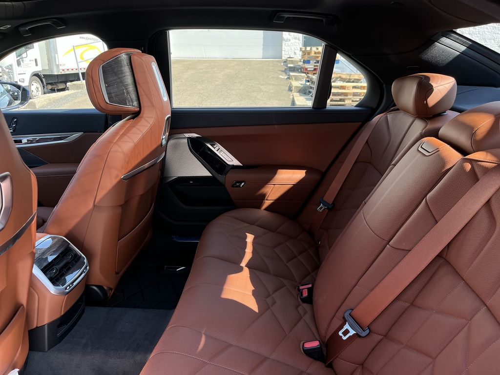 Thumbnail: 2026 BMW 7 Series - 23