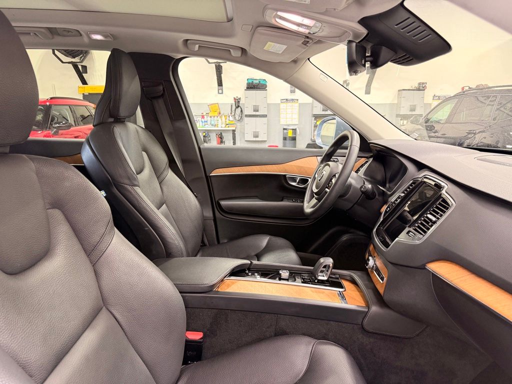 Thumbnail: 2023 Volvo XC90 - 30