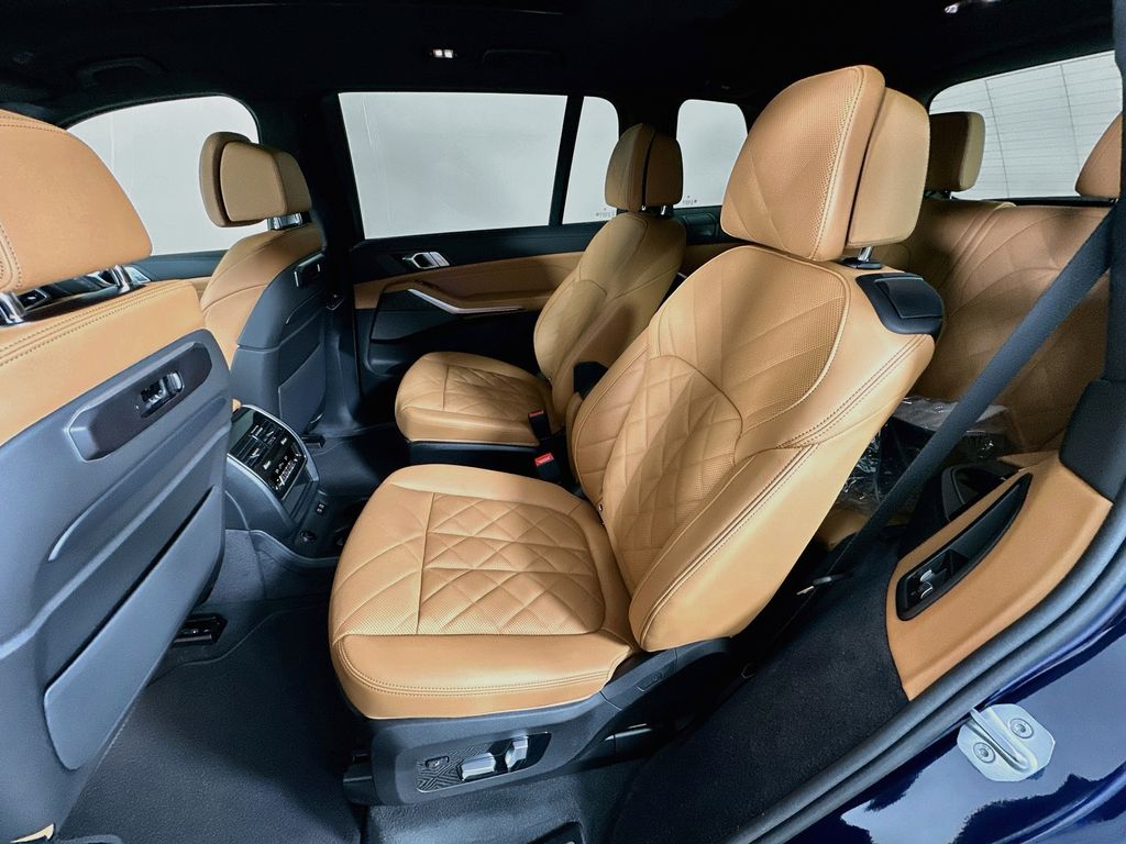 Thumbnail: 2027 BMW X7 - 17