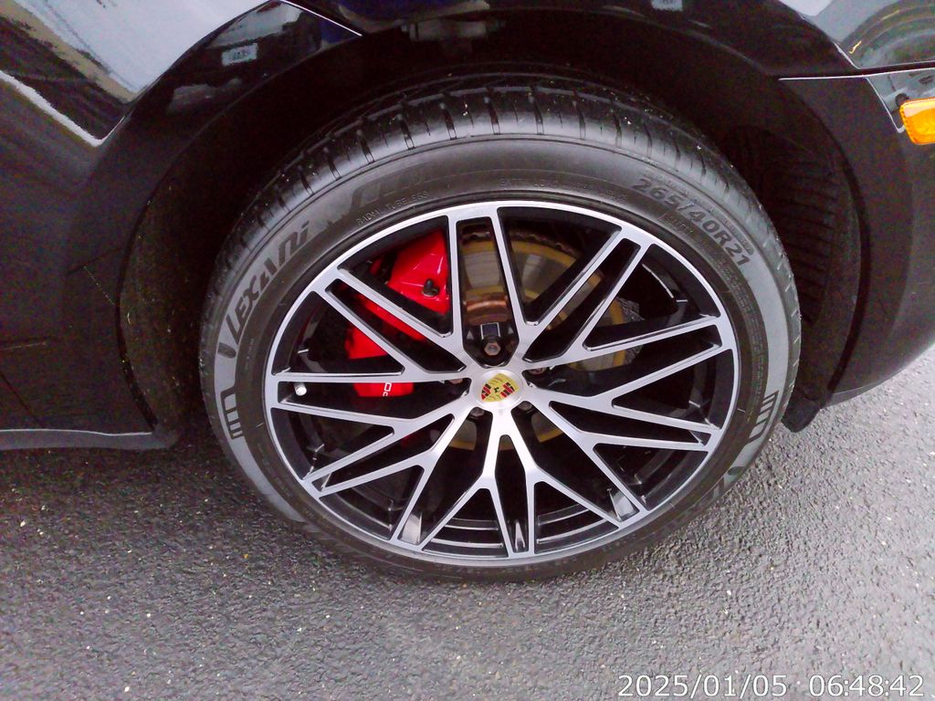 Thumbnail: 2023 Porsche Macan - 14