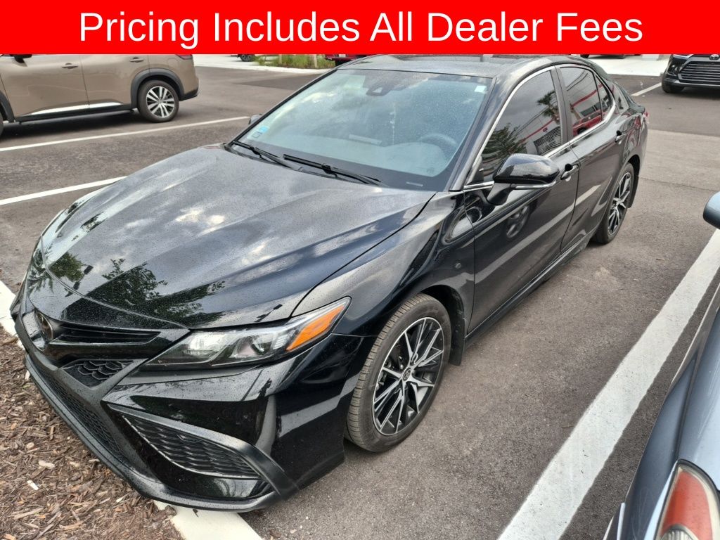 2024 Toyota Camry SE's photo