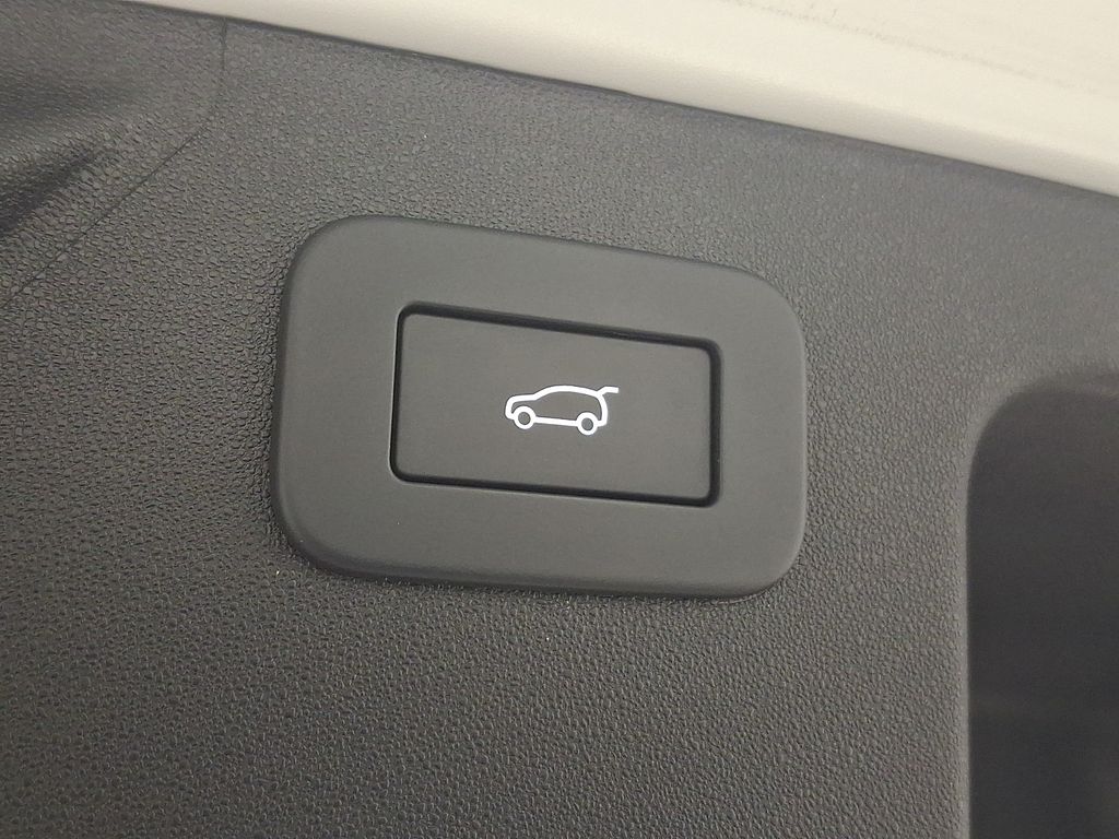 Thumbnail: 2025 Land Rover Discovery Sport - 31