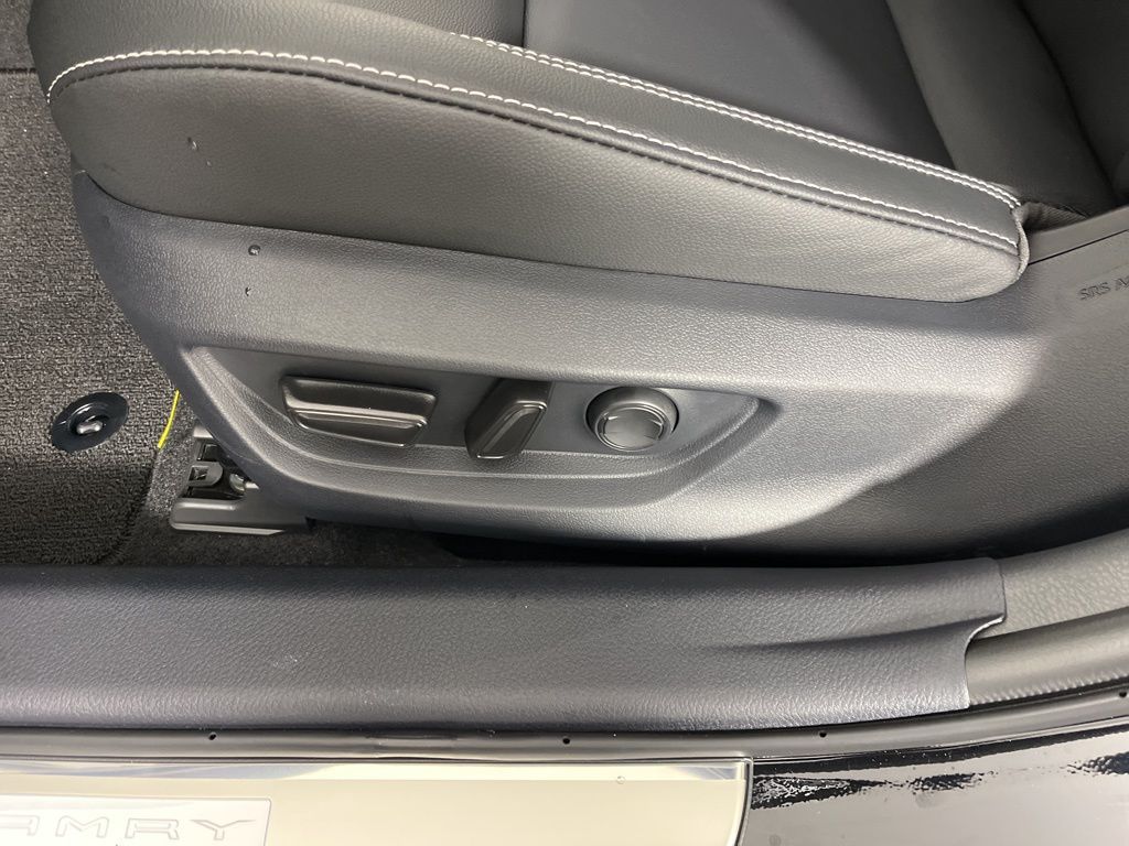 2025 Toyota Camry SE 22