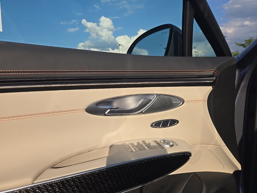 Thumbnail: 2026 Genesis GV70 - 17