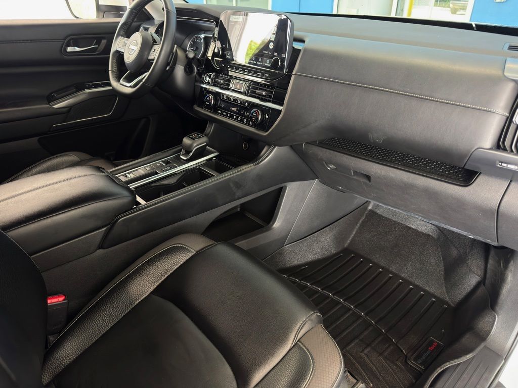 2023 Nissan Pathfinder SL White at Bravo Nissan
