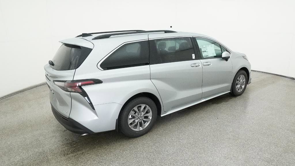 Thumbnail: 2025 Toyota Sienna - 3
