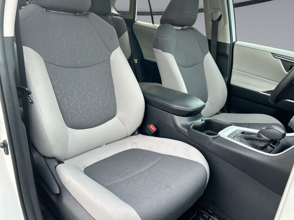 Thumbnail: 2024 Toyota RAV4 - 31