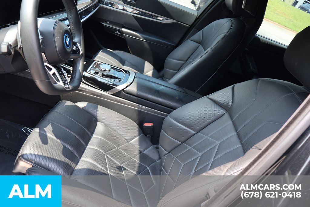 Used 2023 Black BMW xDrive60 image 10