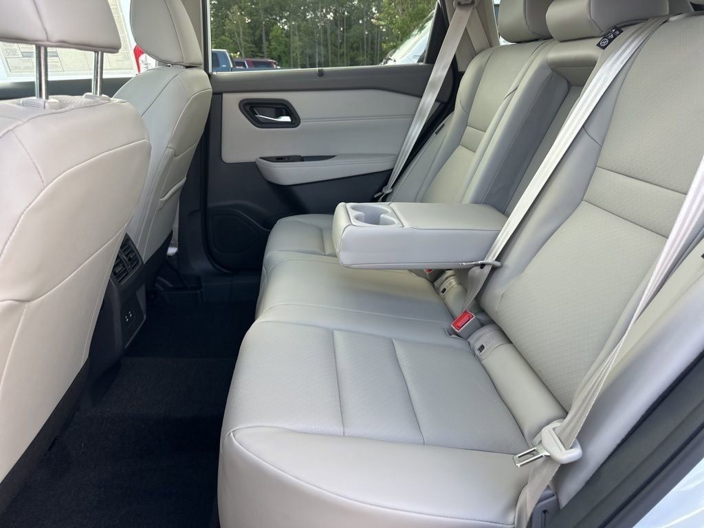2025 Everest White Pearl Nissan Rogue SV FWD SUV