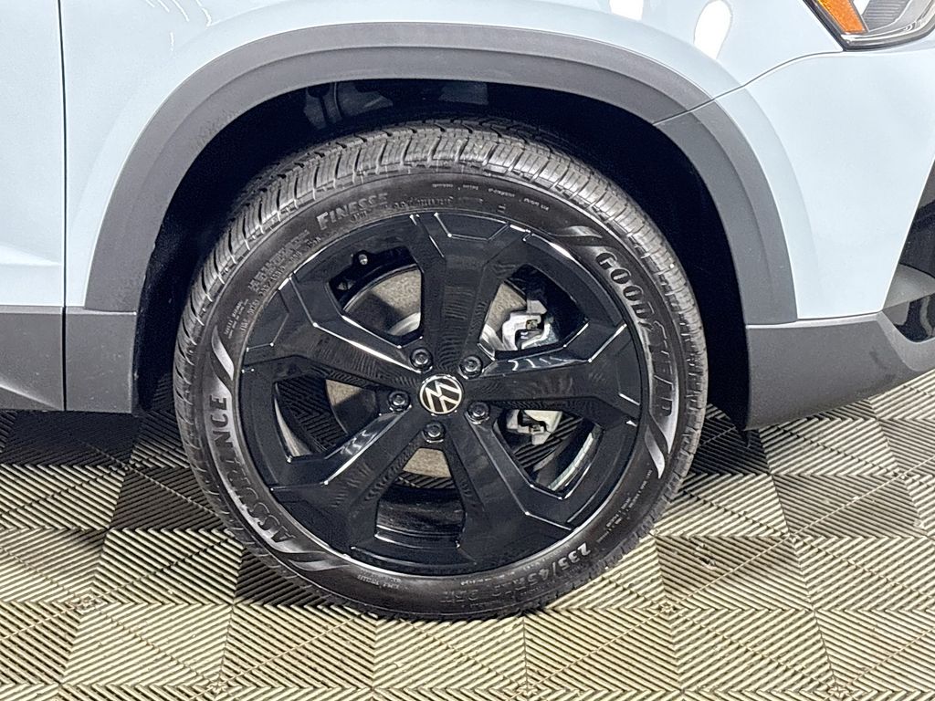 2026 Volkswagen Taos 1.5T SE Black