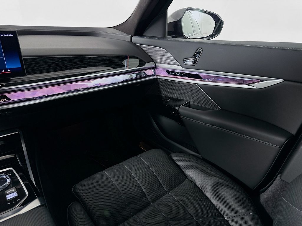 Thumbnail: 2025 BMW 7 Series - 23