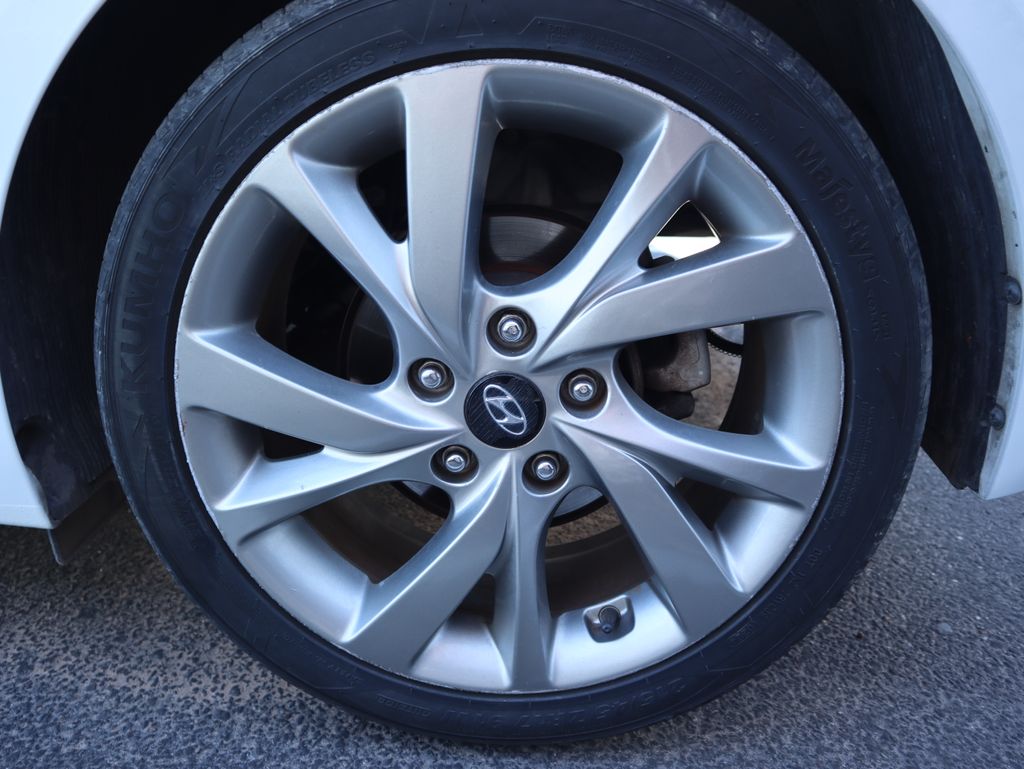 Thumbnail: 2016 Hyundai Veloster - 17