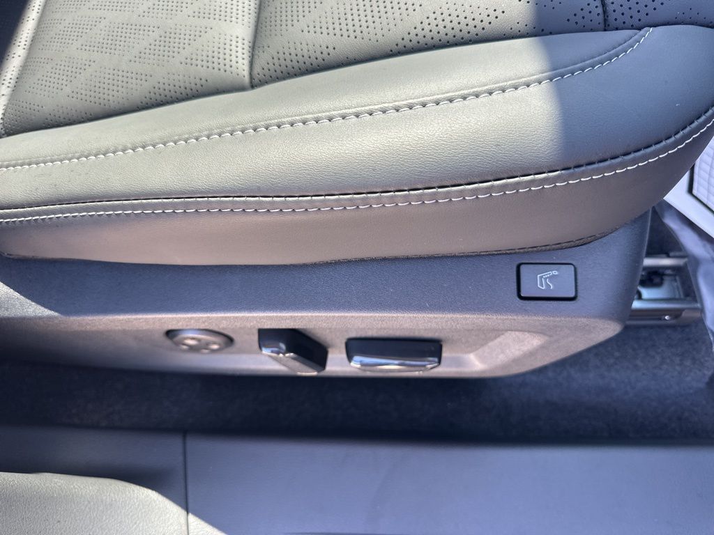 2025 Champagne Silver Metallic Nissan Murano Platinum AWD SUV