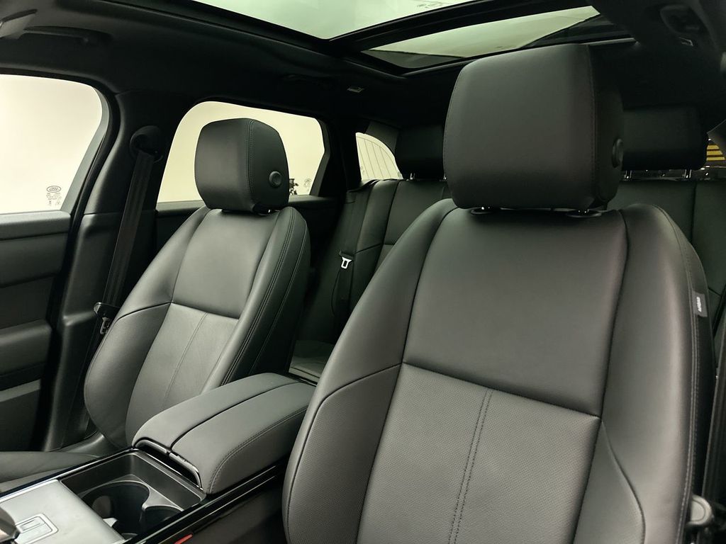 Thumbnail: 2025 Land Rover Range Rover Velar - 7