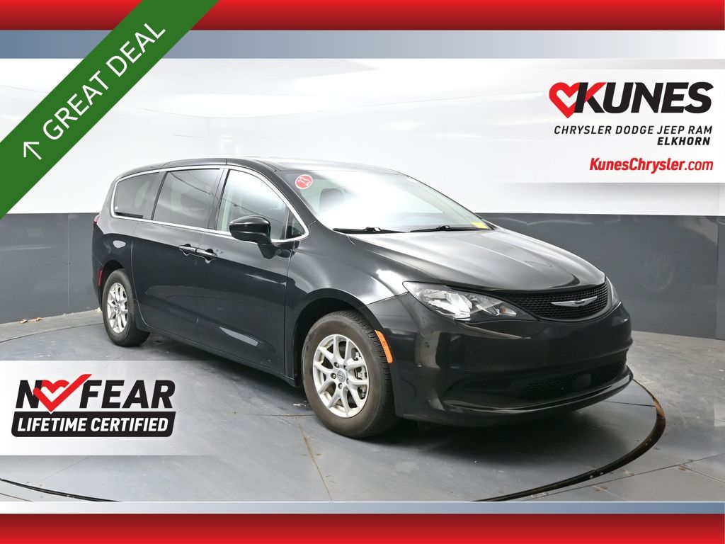 Brilliant Black Crystal Pearlcoat 2023 Chrysler Voyager Minivan Front-Wheel Drive 9-Speed Automatic