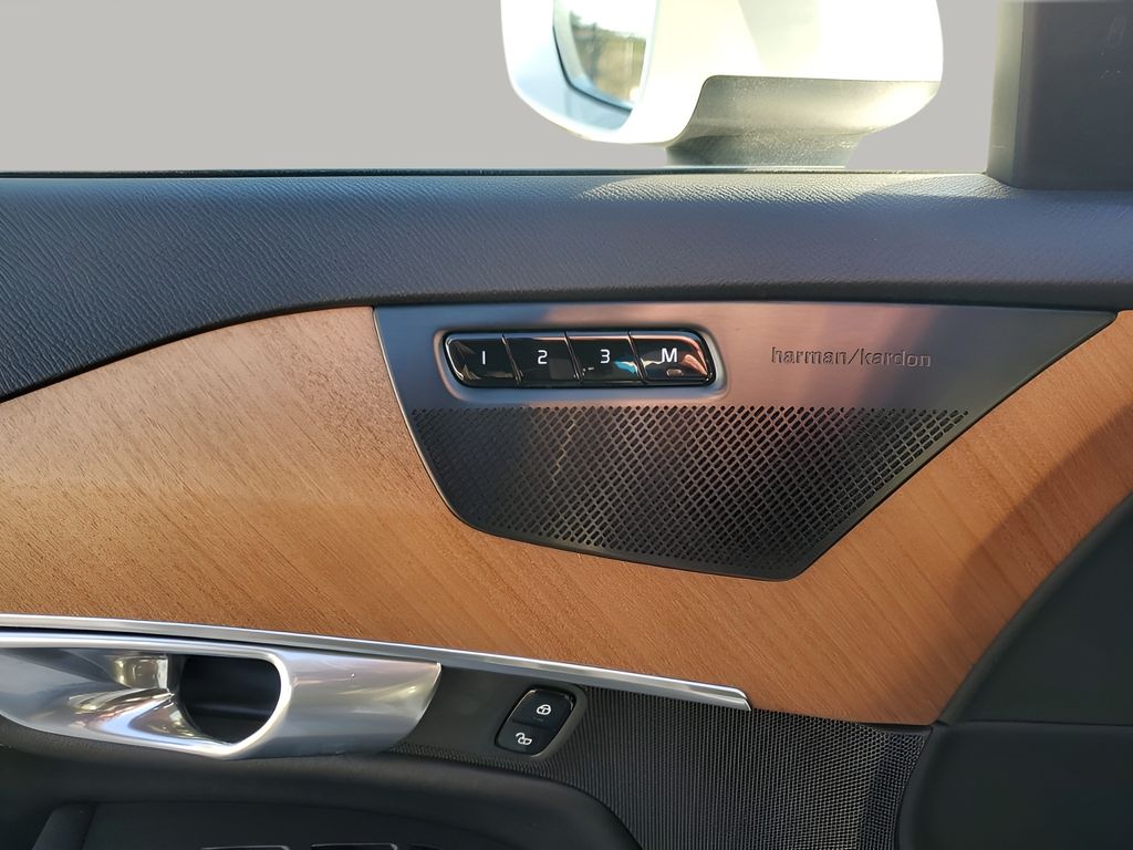 Used Car 2024 Volvo Xc90  B6 Plus Bright Theme 6-seater For Sale Under $40,000 In Austin, Texas