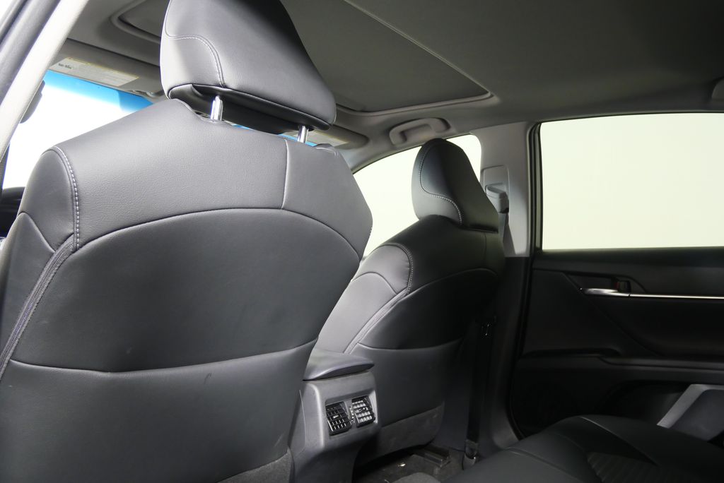Thumbnail: 2018 Toyota Camry - 15
