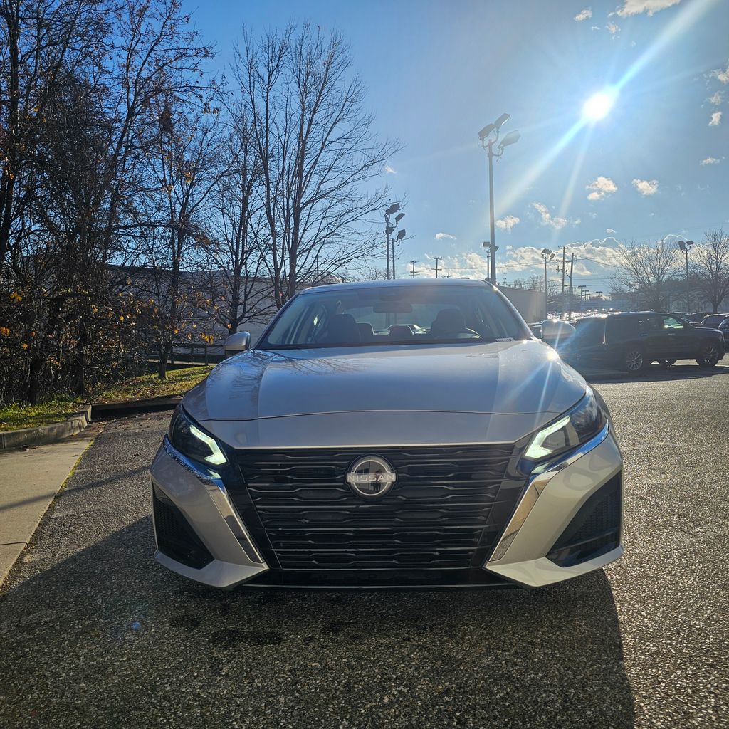 2023 Nissan Altima 2.5 SV photo 2