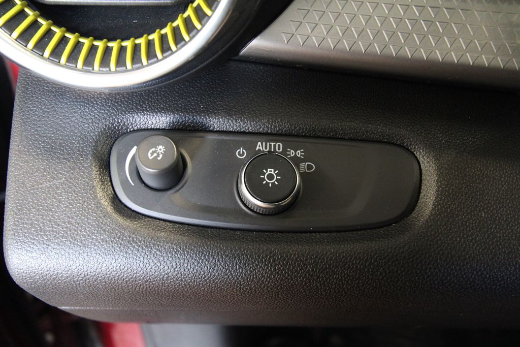 Used 2025 Chevrolet Trax SUV