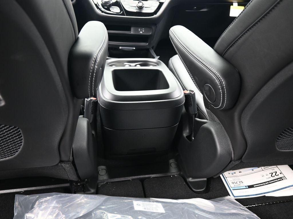 New 2026 Silver Mist Clearcoat Chrysler LX image 30