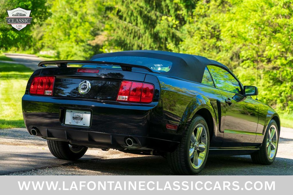 2007 Ford Mustang 23