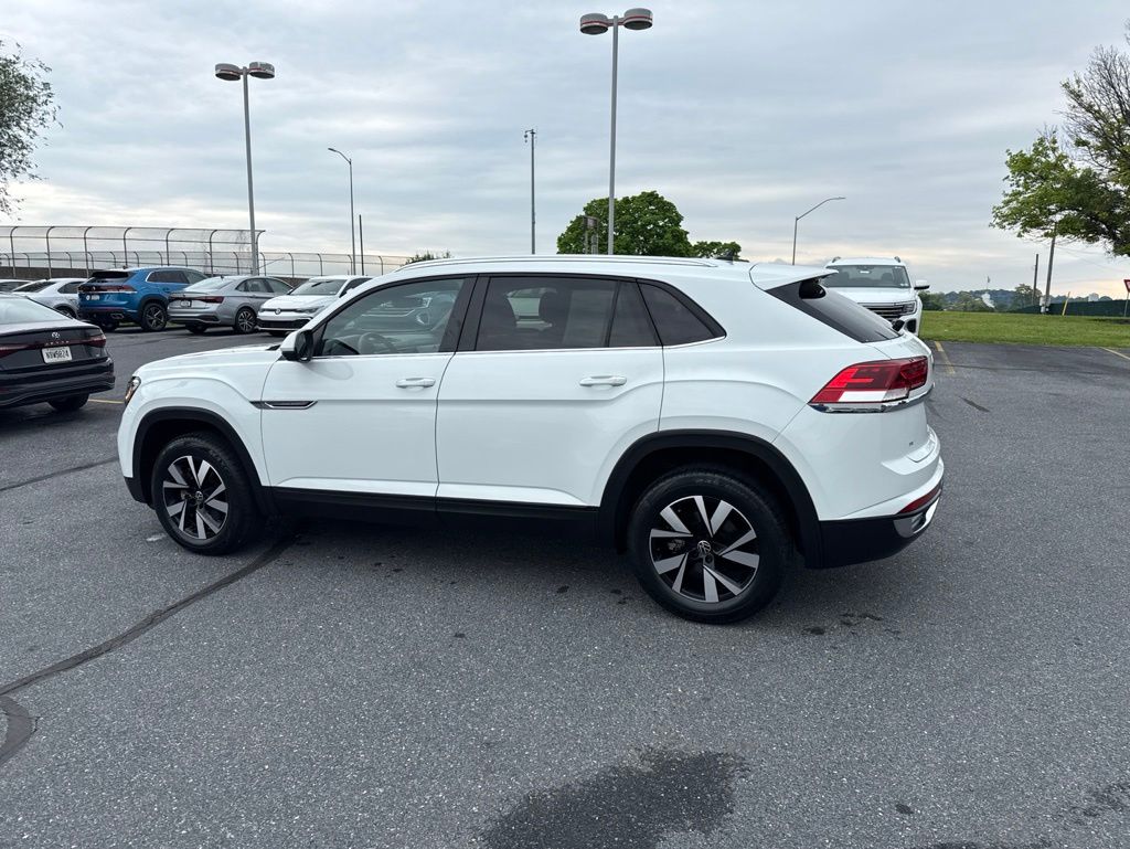 2023 Volkswagen Atlas Cross Sport 2.0T SE White at Sutliff Volkswagen