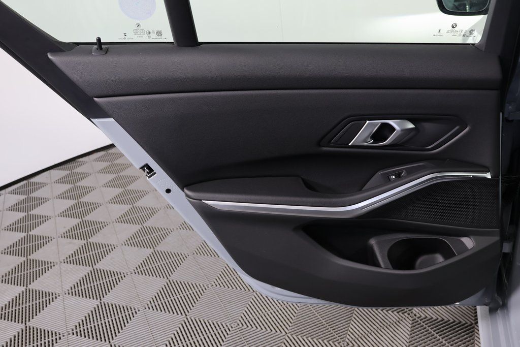 Thumbnail: 2025 BMW 3 Series - 13