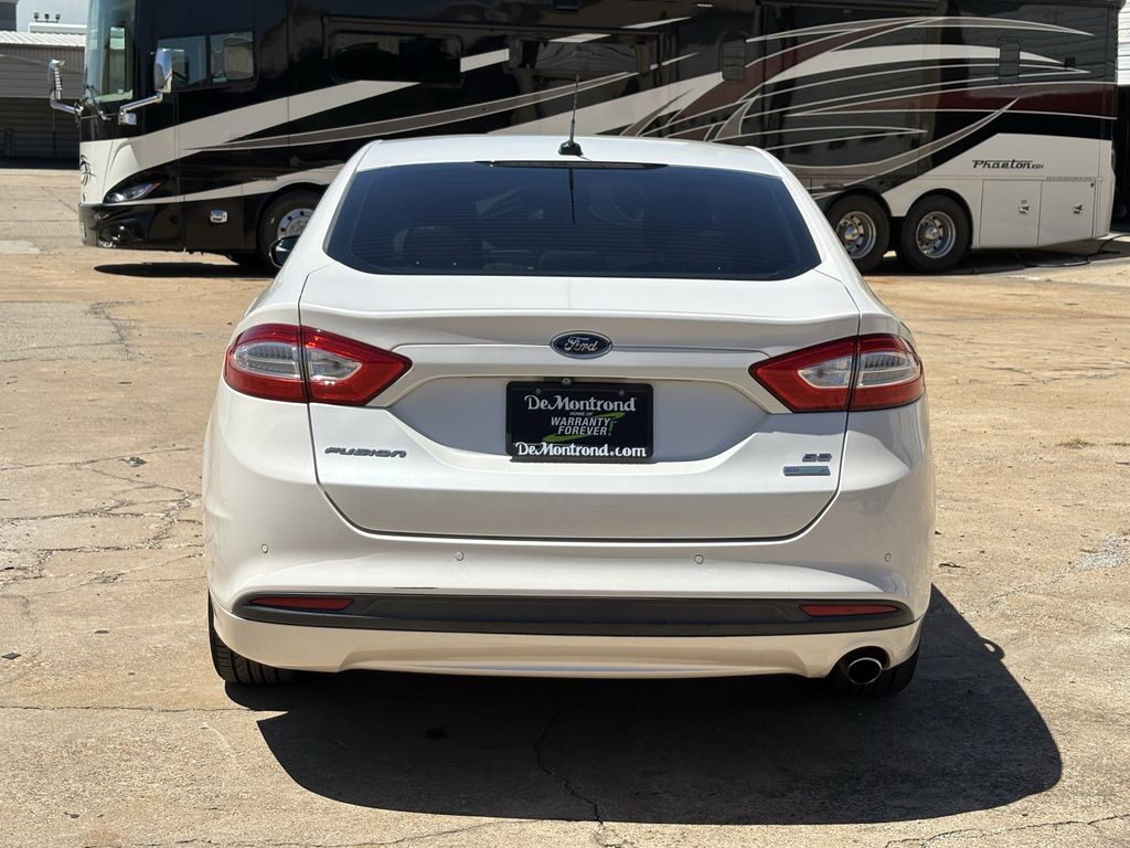 Used 2015 White Platinum Clearcoat Metallic Ford SE image 6