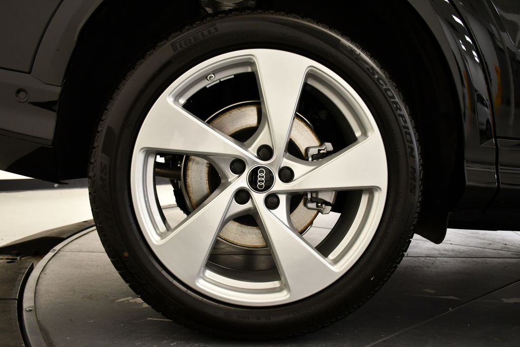 Thumbnail: 2025 Audi Q5 - 16