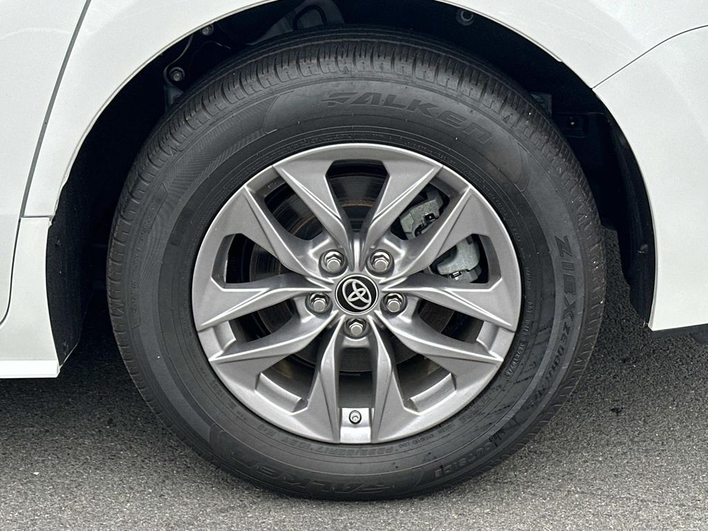 Thumbnail: 2024 Toyota Sienna - 15