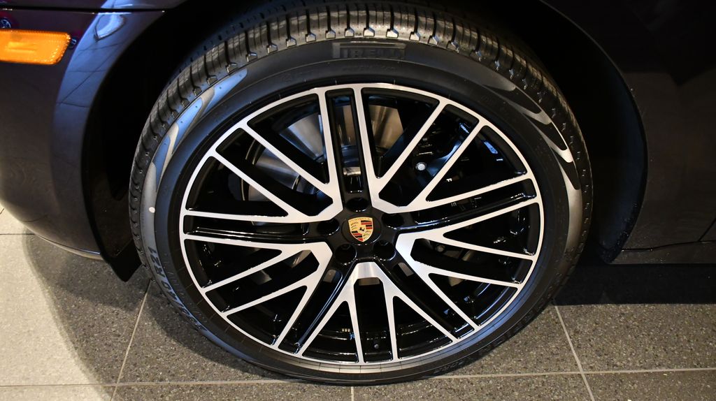 Thumbnail: 2026 Porsche Macan - 8