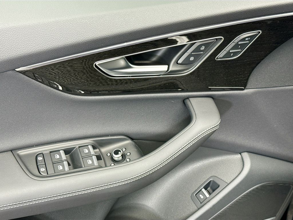 Thumbnail: 2026 Audi Q7 - 22