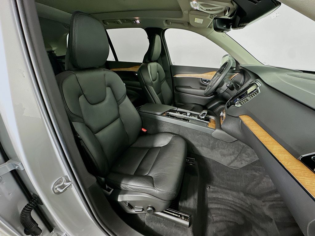 Thumbnail: 2022 Volvo XC90 - 30