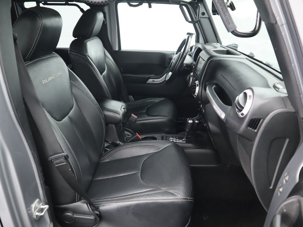 Thumbnail: 2015 Jeep Wrangler - 21