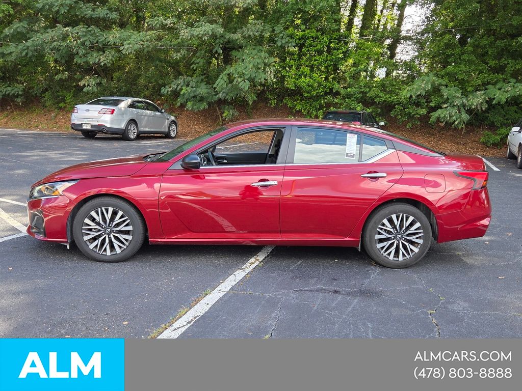 Used 2025 Red Nissan 2.5 SV image 3