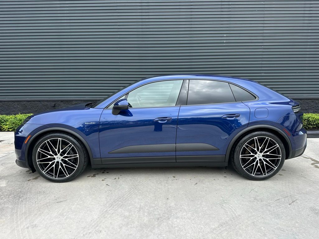 Thumbnail: 2025 Porsche Macan - 2