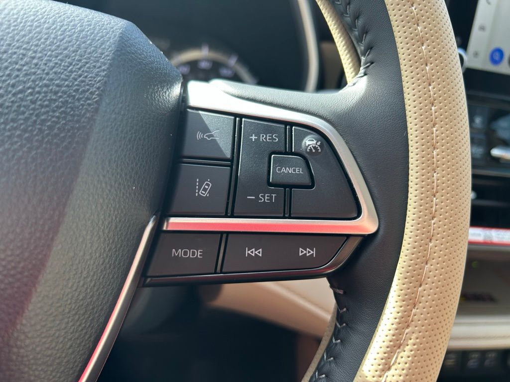 Thumbnail: 2025 Toyota Highlander - 20