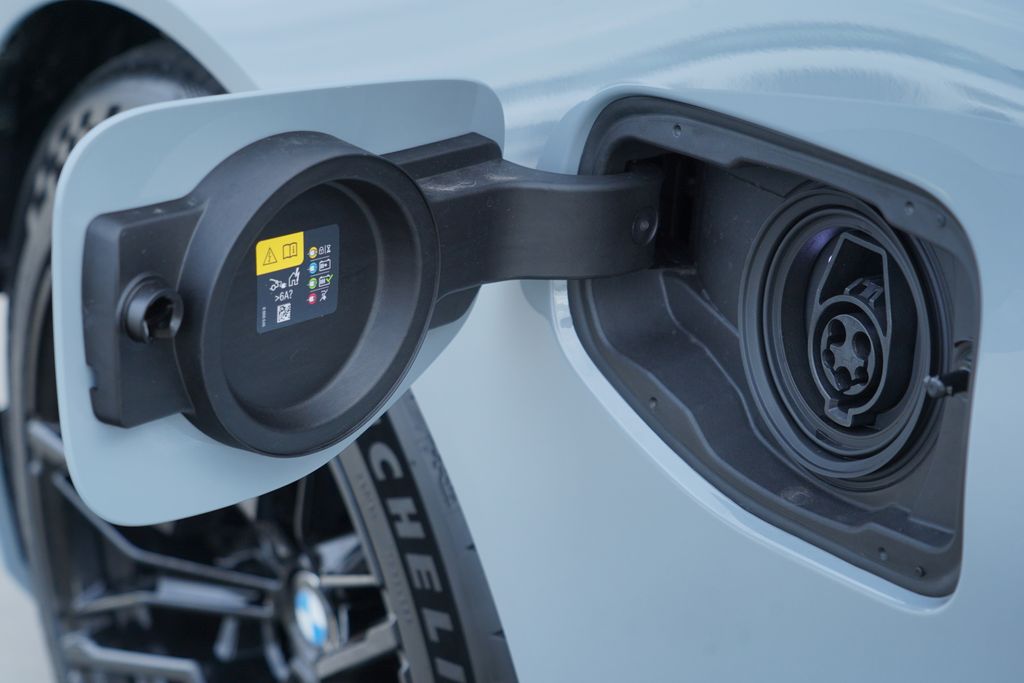 Thumbnail: 2026 BMW M5 - 6