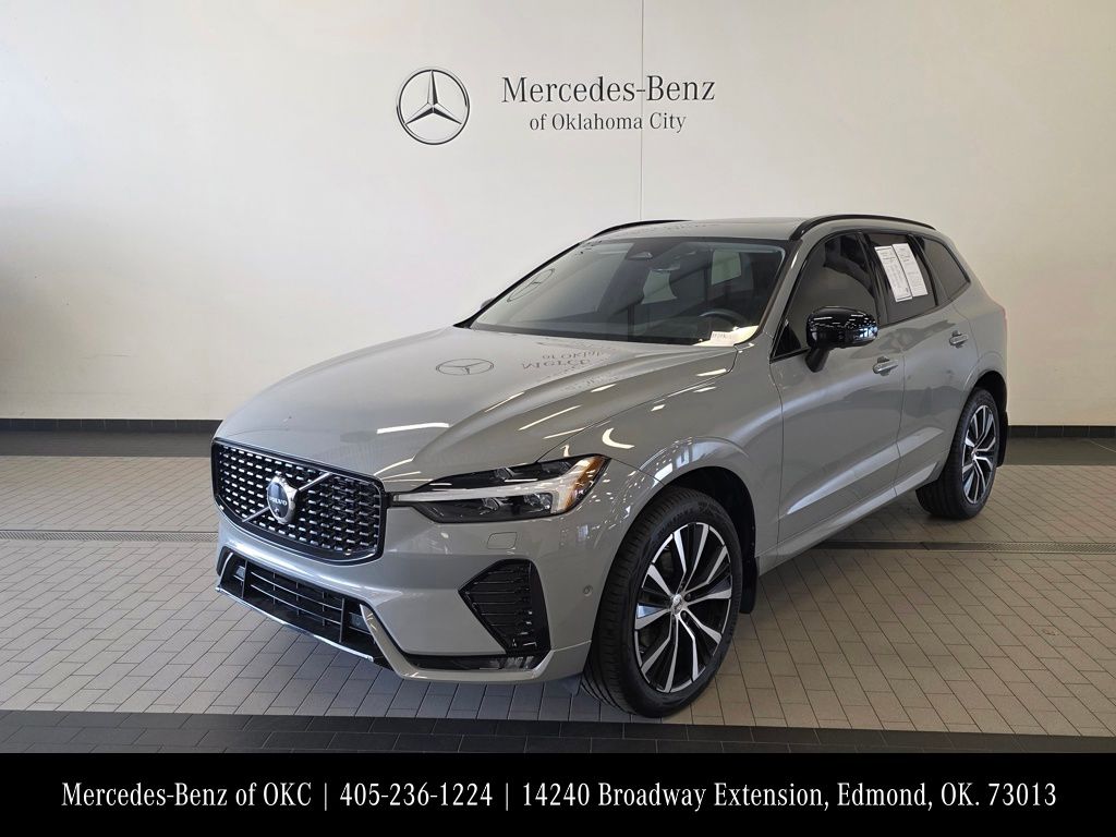 2024 Volvo XC60 B5 Plus Dark Theme AWD