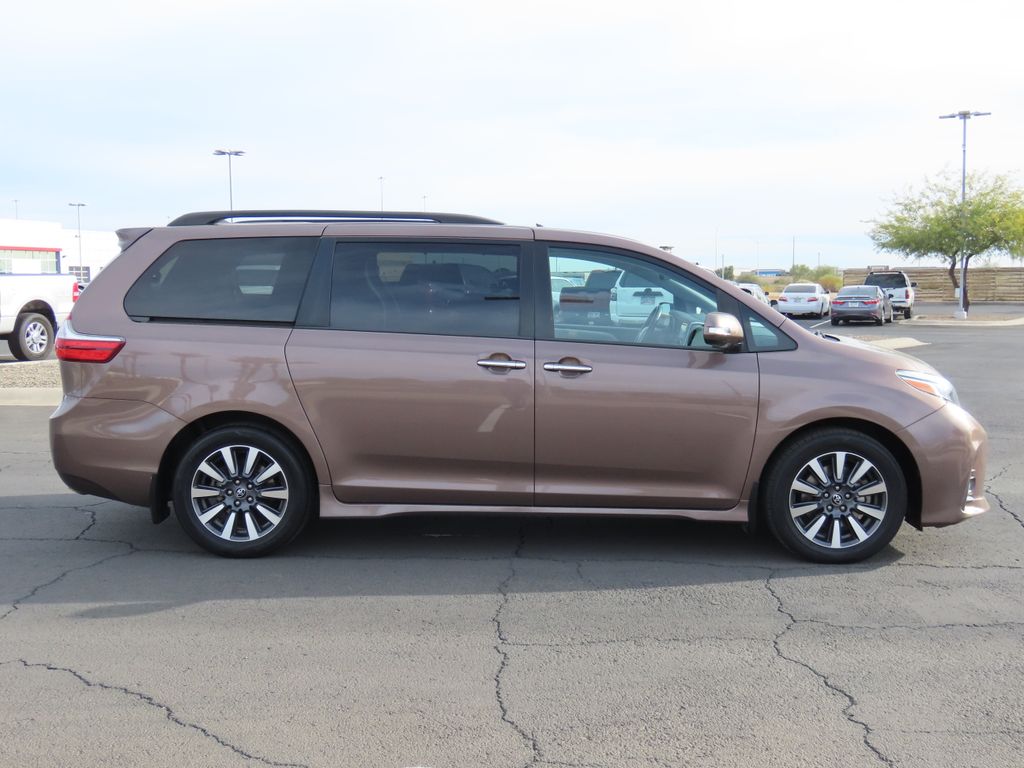 2019 Toyota Sienna SE Premium 4