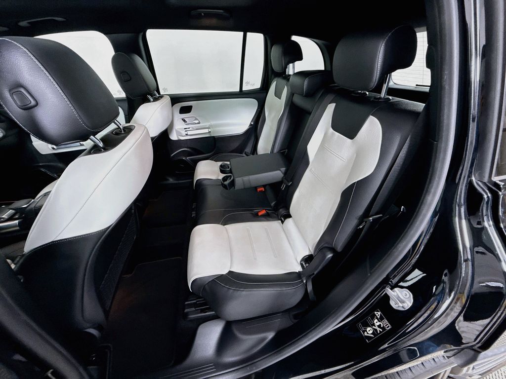 Thumbnail: 2021 Mercedes-Benz GLB - 24