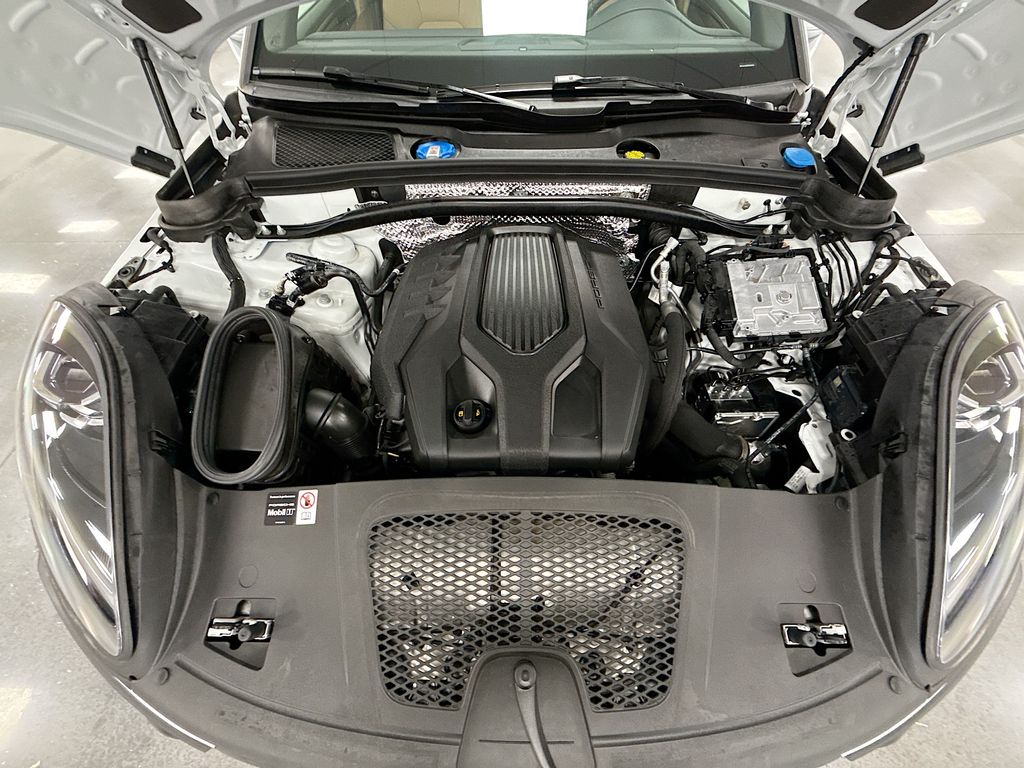 Thumbnail: 2025 Porsche Macan - 29