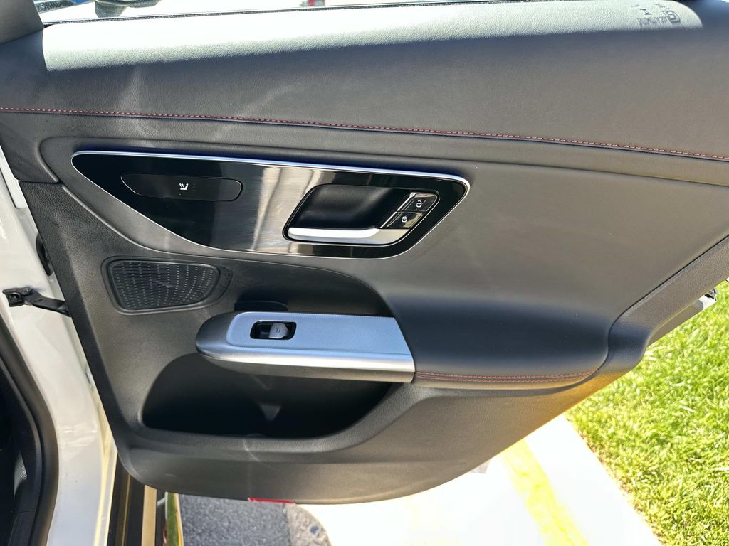 Thumbnail: 2025 Mercedes-Benz GLC - 24