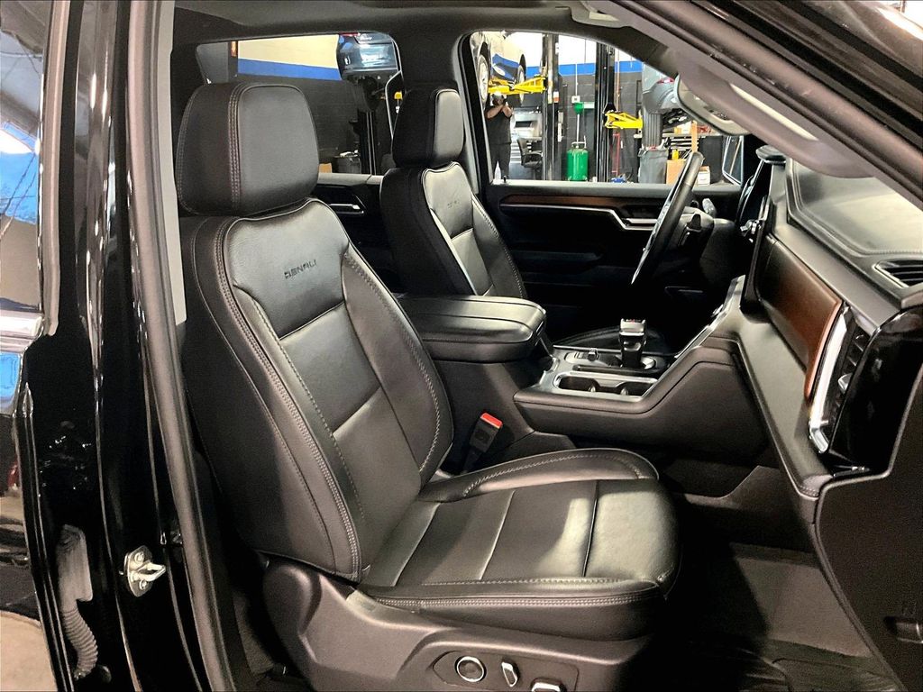 2024 GMC Sierra 1500 — photo 11