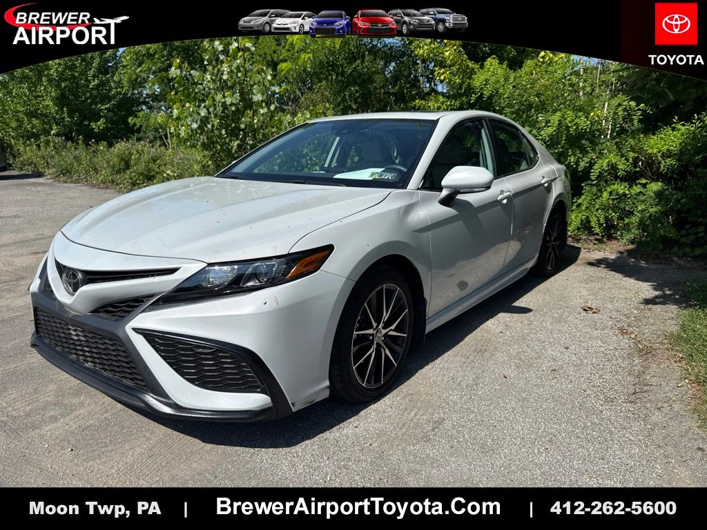 2023 Toyota Camry SE's photo