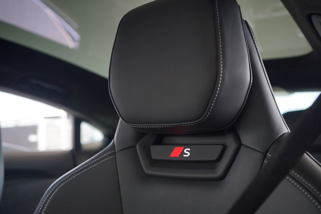 Thumbnail: 2026 Audi e-tron GT - 14