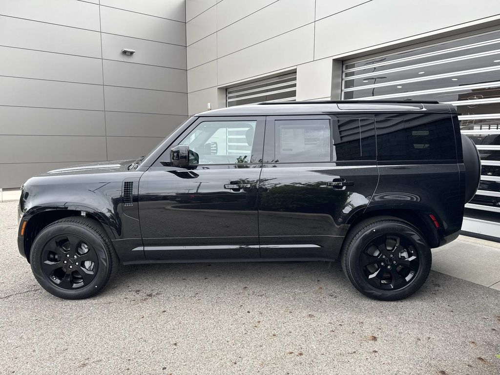 New 2026 Black Land Rover X-Dynamic SE image 4