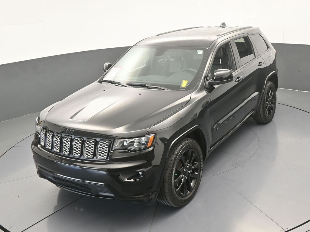Used 2021 Diamond Black Crystal Pearlcoat Jeep Laredo X image 41