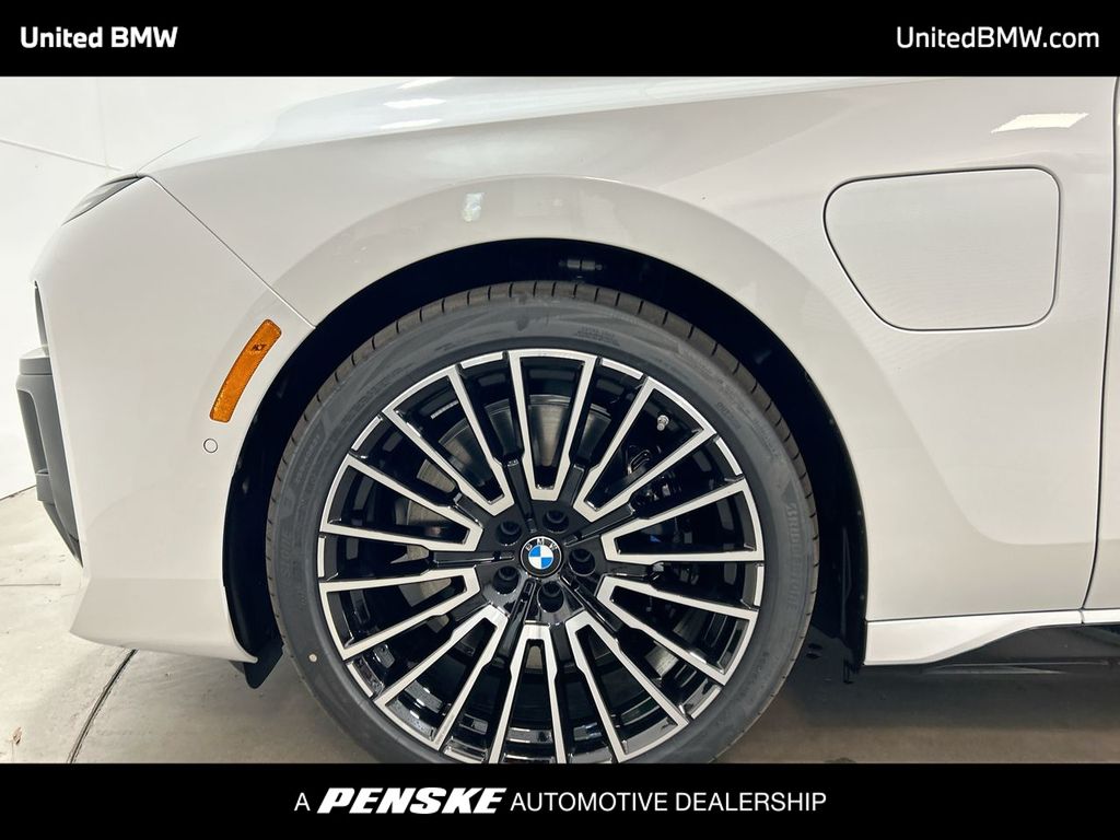 Thumbnail: 2025 BMW 7 Series - 10