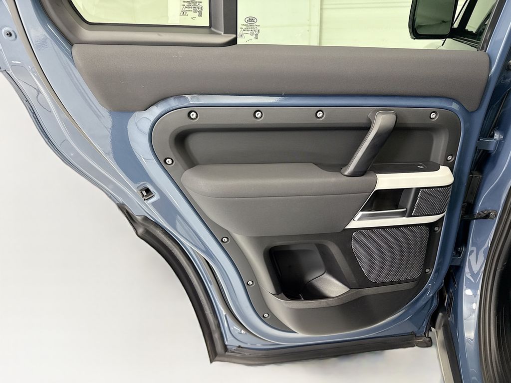 Thumbnail: 2022 Land Rover Defender - 25